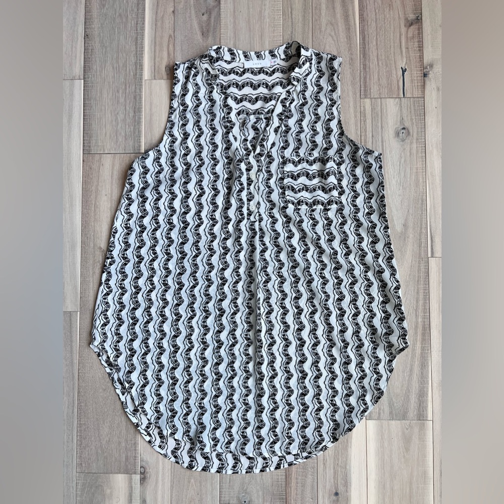 Lush White and black Sleeveless Blouse with small collar women’s size Medium